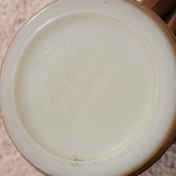 Vintage Set of 2 milk glass mugs - Picture 5 of 6